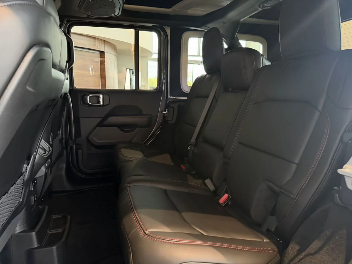 Jeep Wrangler — фото 12