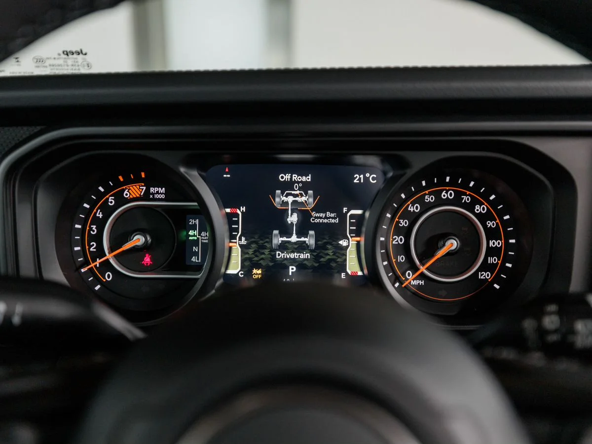 Jeep Wrangler — фото 16