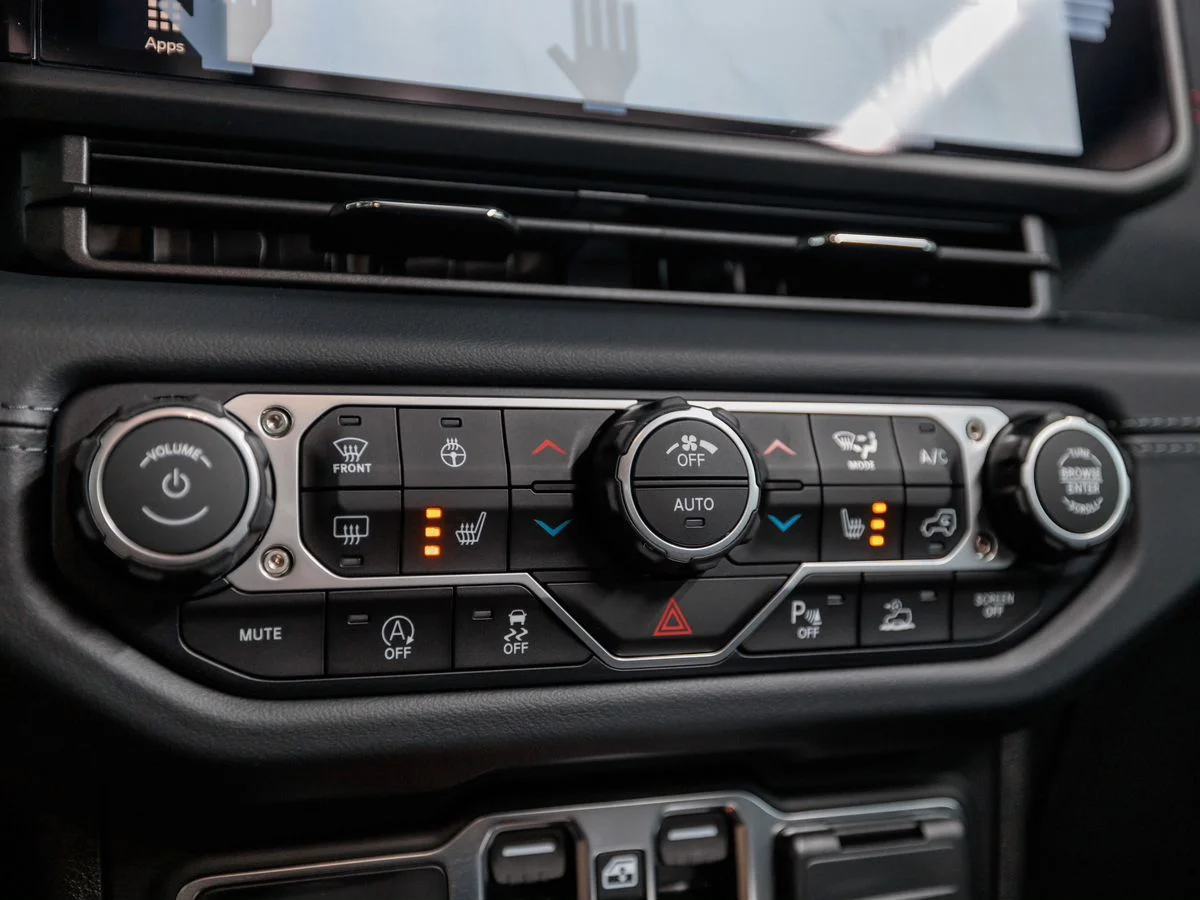 Jeep Wrangler — фото 18