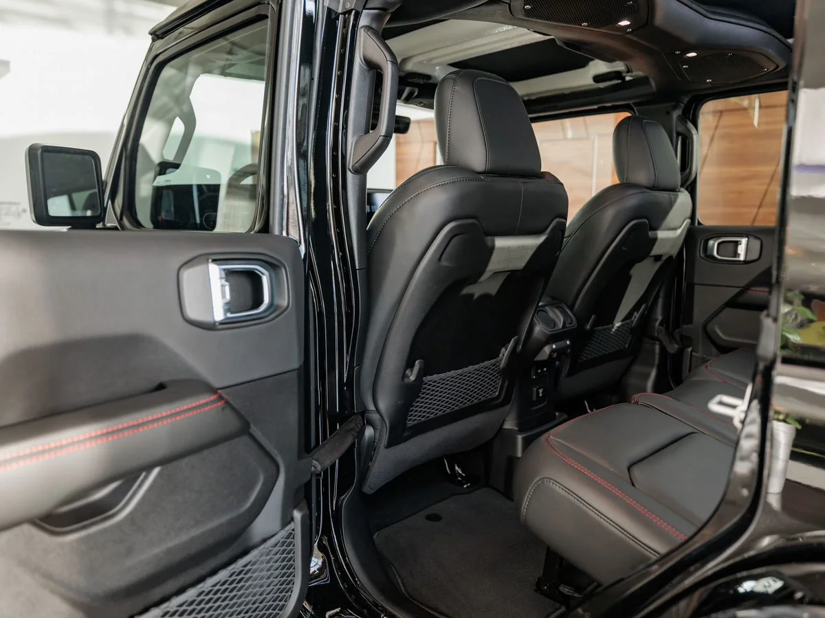 Jeep Wrangler — фото 27