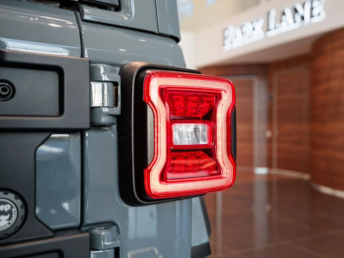 Jeep Wrangler — фото 15