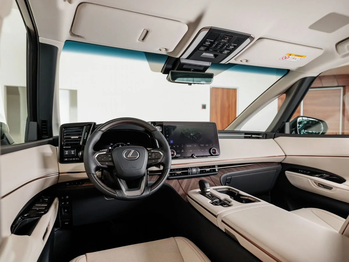 Lexus LM — фото 12